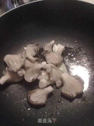 平菇油菜的做法步骤：2
