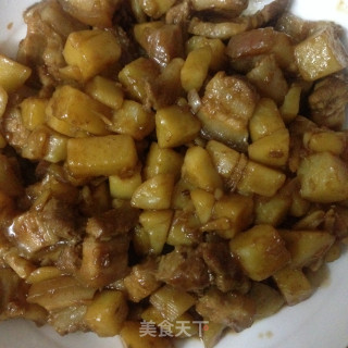 五花肉焖土豆的做法
