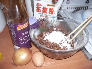 炸牛肉丸子的做法步骤：3