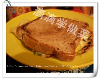 丰富早餐-----芹菜鸡蛋饼+土司的做法步骤：2
