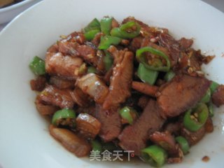 尖椒炒腊肉的做法步骤：2