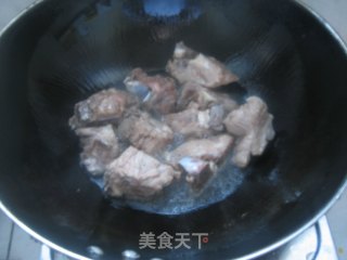 萝卜烧骨头的做法步骤：2