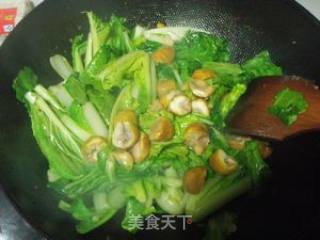 杭白菜炒栗子的做法步骤：4