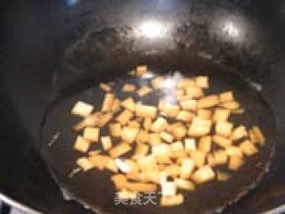 欢迎兔年（炫彩盖浇饭）的做法步骤：2