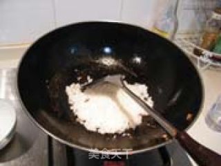 芝麻蛋煎米饭的做法步骤：2
