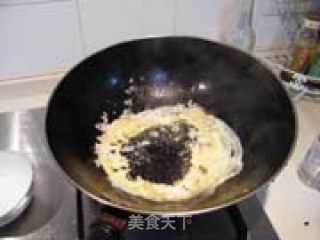 芝麻蛋煎米饭的做法步骤：2