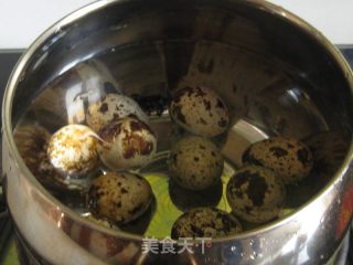 鹌鹑蛋红烧肉的做法步骤：2