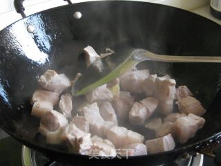 鹌鹑蛋红烧肉的做法步骤：2