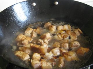 鹌鹑蛋红烧肉的做法步骤：2