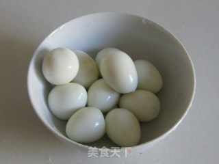 鹌鹑蛋红烧肉的做法步骤：2