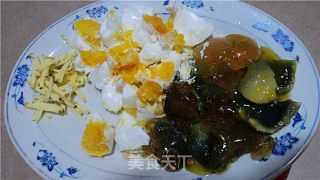 咸蛋皮蛋瘦肉粥的做法步骤：2