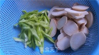 肉片炒双蔬的做法步骤：2