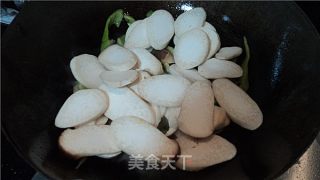 肉片炒双蔬的做法步骤：2