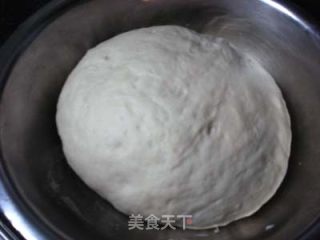 家常美食简单做——芹香肉包的做法步骤：2