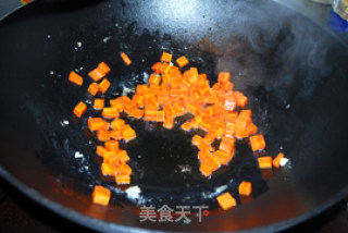豆丁炒蛋的做法步骤：2