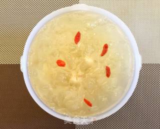 清甜银耳羹的做法