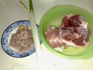 猪肉韭菜虾仁馅饺子的做法步骤：2