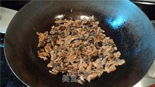 肉丝辣椒炒甜梅菜的做法步骤：2
