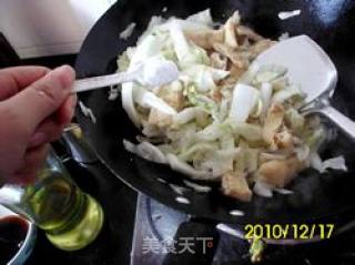 油豆腐炒大白菜的做法步骤：2