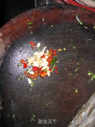 牛肉炒酸菜的做法步骤：2