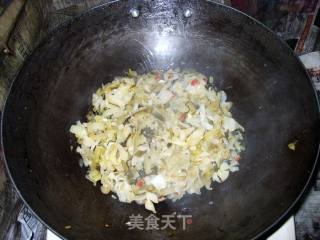 牛肉炒酸菜的做法步骤：2