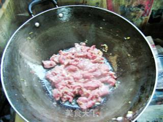 牛肉炒酸菜的做法步骤：2