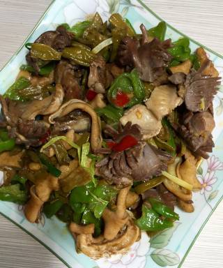 酸豆角炒鸡杂的做法