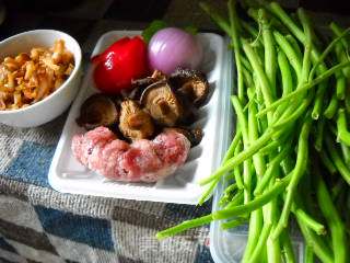 空心菜梗炒香菇肉丝的做法步骤：2