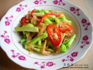 西兰花梗炒腊肠的做法步骤：2