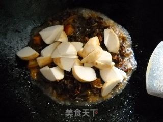 梅菜芋头红烧肉的做法步骤：2