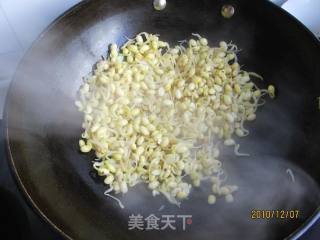 黄豆芽菠菜汤的做法步骤：2