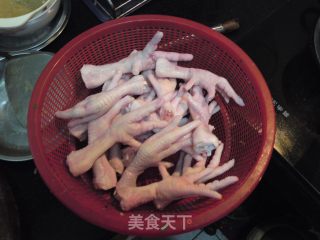 药膳鸡脚汤的做法步骤：2