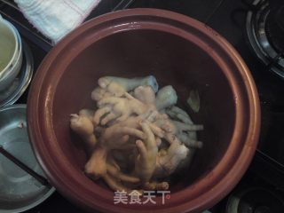 药膳鸡脚汤的做法步骤：2