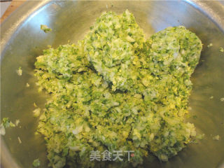 猪肉白菜包的做法步骤：2