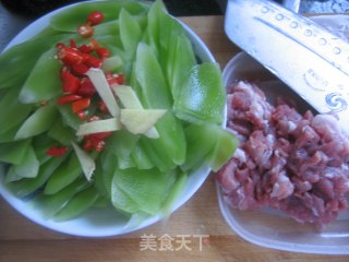 窝笋炒肉片的做法步骤：2