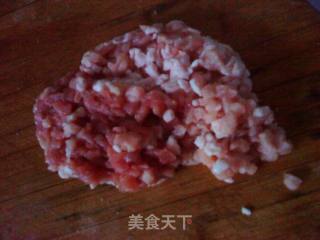 巧做美味——韭菜猪肉锅贴的做法步骤：2