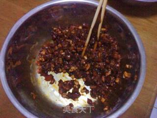 巧做美味——韭菜猪肉锅贴的做法步骤：2