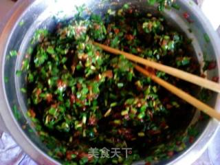 巧做美味——韭菜猪肉锅贴的做法步骤：2