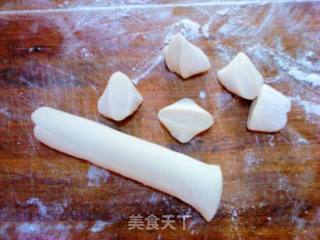 巧做美味——韭菜猪肉锅贴的做法步骤：2