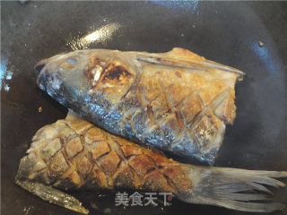 红烧咸家鱼的做法步骤：2