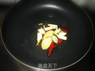 白菜鱿鱼豆腐煲的做法步骤：2