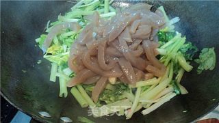 芹菜魔芋的做法步骤：2