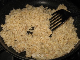 杂锦炒糙米饭的做法步骤：2