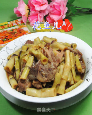 野山笋煮龙骨的做法