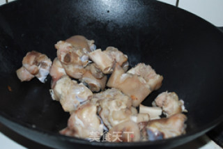 黄豆焖猪手的做法步骤：2