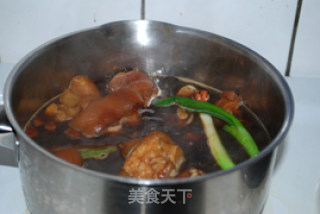 黄豆焖猪手的做法步骤：2