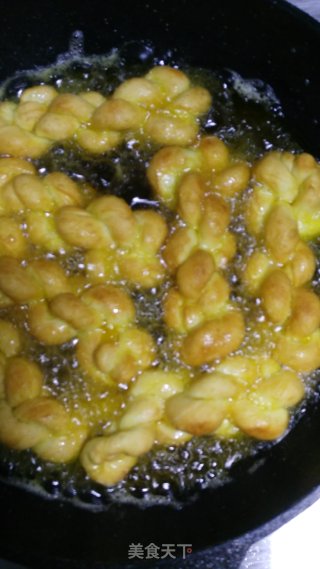 奶香软麻花的做法