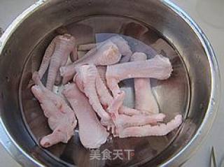 香菇黄豆凤爪汤的做法步骤：3