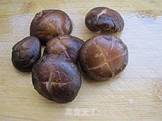 香菇黄豆凤爪汤的做法步骤：3