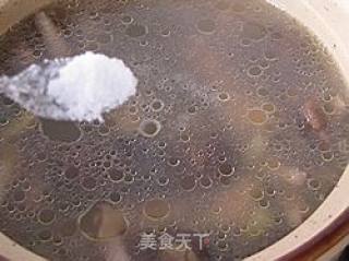 香菇黄豆凤爪汤的做法步骤：3